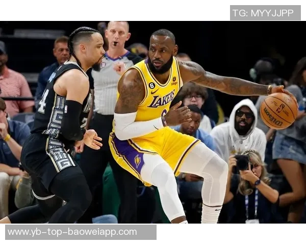 狄龙与火箭球员深情拥抱展现真爱情怀温暖全场